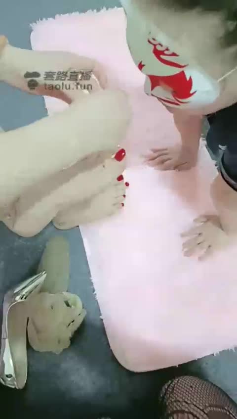 2202.【梦幻Abby】首调不远千里而来的女奴【79分钟】【标清】-女神之家
