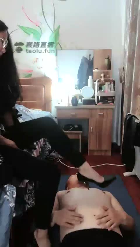 2226.【女王菲主】高跟踩肥肉，不踩变色不结束！【36分钟】【标清】-女神之家