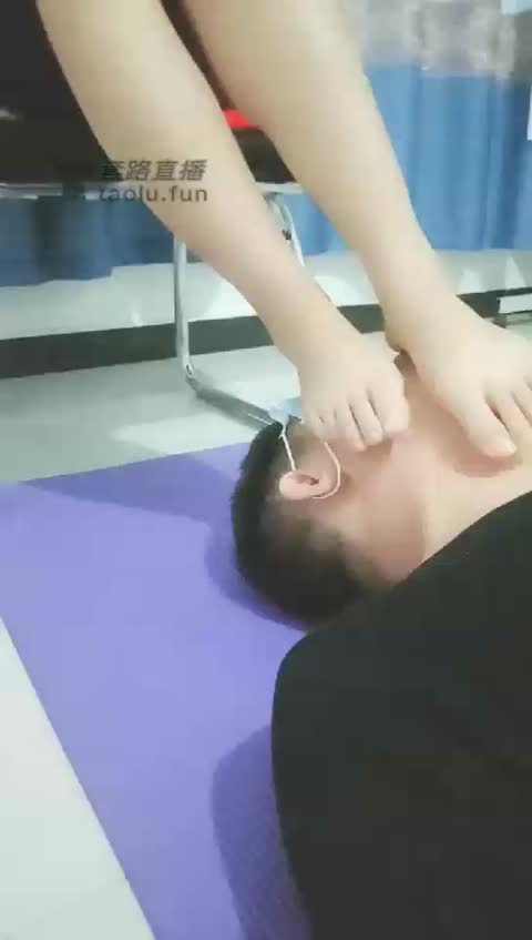 2406.【艾悠唯】新人首播调教私奴，裸足深喉【31分钟】【高清】-女神之家
