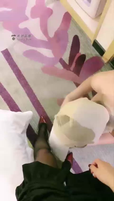 2401.【小拽主人】狂扇耳光【42分钟】【高清】-女神之家