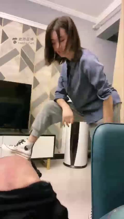 2458.【泽安安】心气不顺！数据线打狗【31分钟】【标清】-女神之家