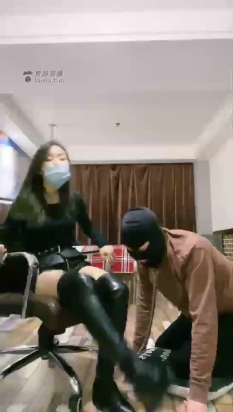 2444.【乔安S】靴子里的原味真香，先把靴子舔干净【29分钟】【标清】-女神之家