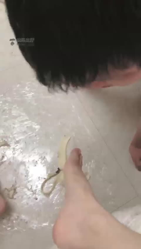 2497.【兔粉粉女皇】踩香脚成泥足喂食狗【27分钟】【高清】-女神之家