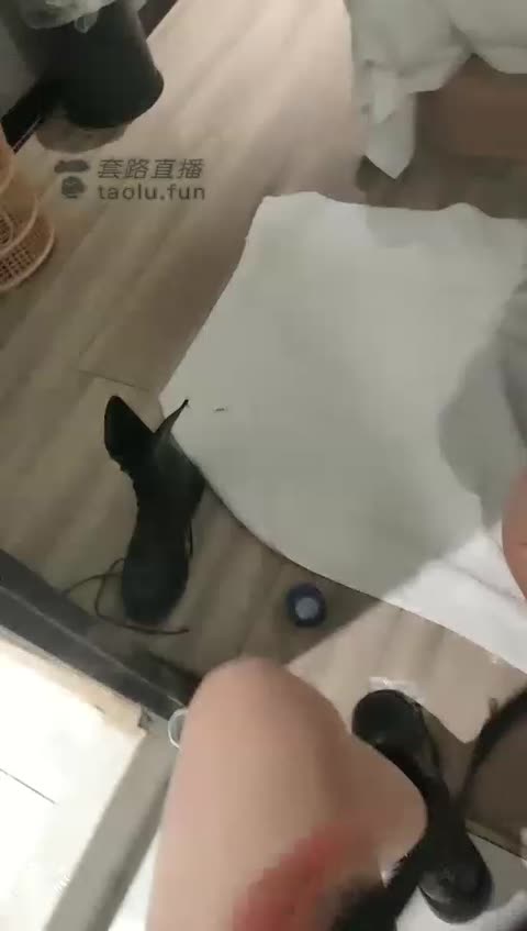 2525.【00小主S】踩头磕头，舔靴子，闻棉袜，舔美脚【57分钟】【高清】-女神之家