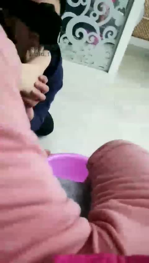 2720.【纯钧女王】内裤套头上狗嘴伺候洗脚【15分钟】【标清】-女神之家