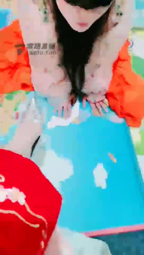 3181.【梦幻S】小殿下鞭打下贱宫女，强制舔鞋舔脚（双女奴）【48分钟】【标清】-女神之家