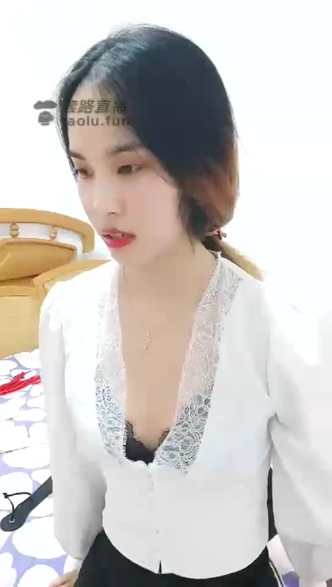 3288.【奈奈S】踩踏淤血，跪舔圣水，口水深喉，拖鞋耳光【21分钟】【标清】-女神之家