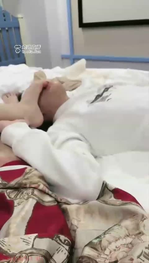 3371.【绘子学姐】睡前踩脸玩，足j害羞到爆炸（无视角）【72分钟】【标清】-女神之家