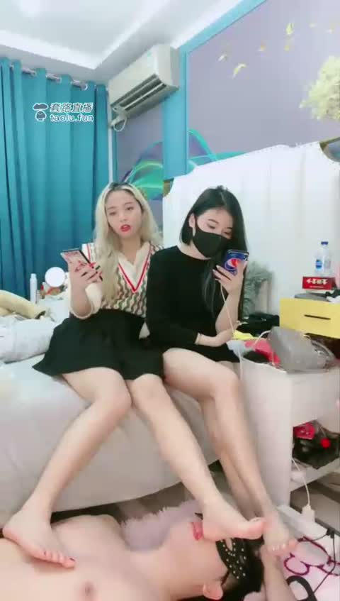 3749.【悠悠S】双主悠闲踩脚垫（续）【50分钟】【标清】-女神之家