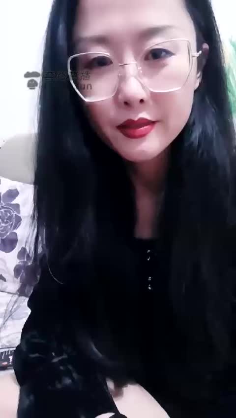 3911.【女王菲主】踩头闻鞋聊聊天【84分钟】【标清】-女神之家