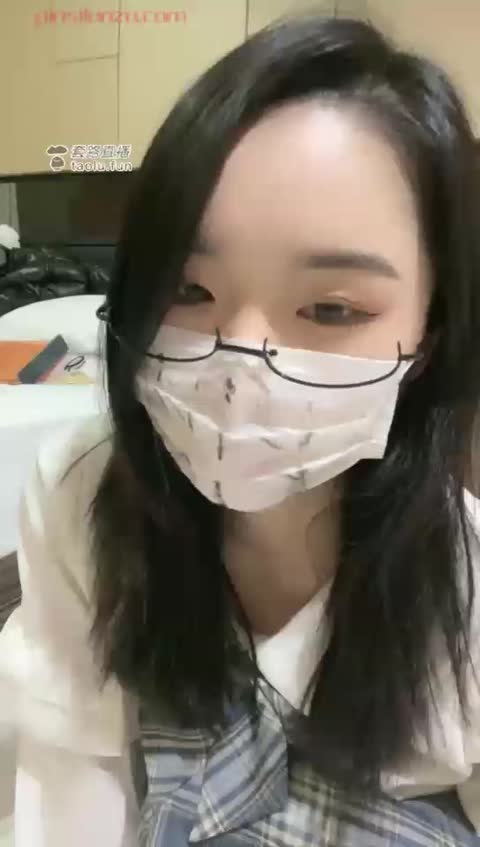 3946.【KiKi殿下】JK白丝，圣水耳光恋足，足喂食，舔鞋底，口水钻胯骑马【42分钟】【标清】-女神之家