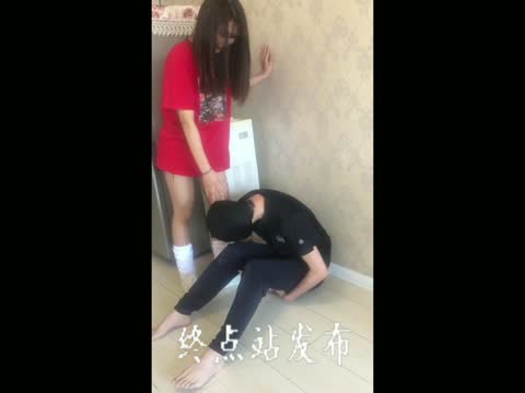 O09两位暴力女主nueM成了出气筒-女神之家