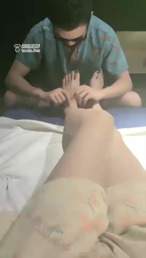 4376.【桃子大大】没想到男技师是只恋足狗【20分钟】【标清】-女神之家