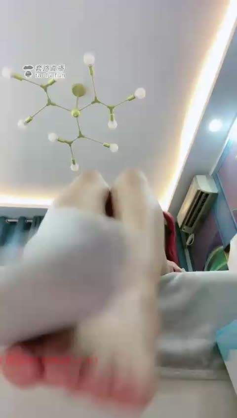 4735.【悠悠S】第一视角脏棉袜+口水+圣水【31分钟】【标清】-女神之家