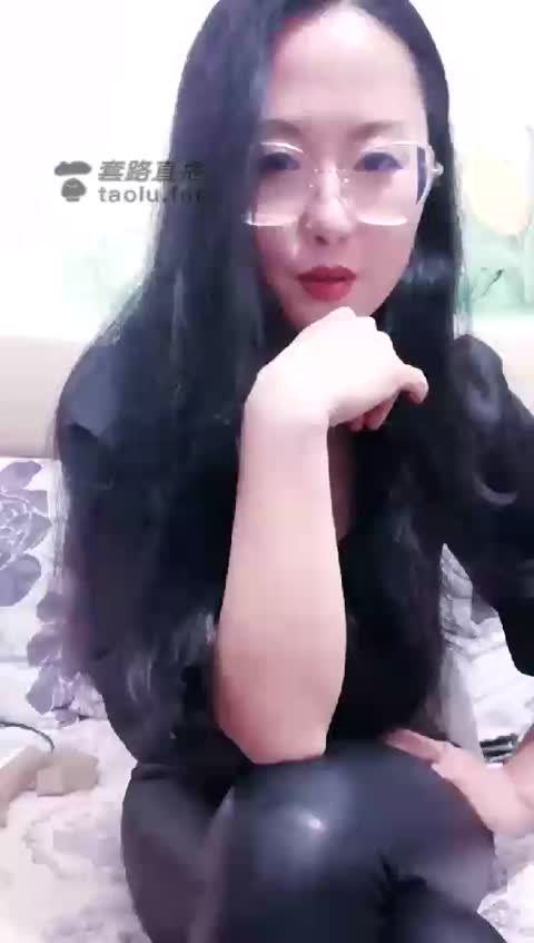 4724.【女王菲主】闻靴子里的臭丝袜【70分钟】【标清】-女神之家