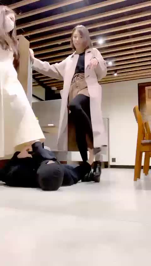 4914.【宇佐木S】咖啡店双s踩贱男【10分钟】【标清】-女神之家