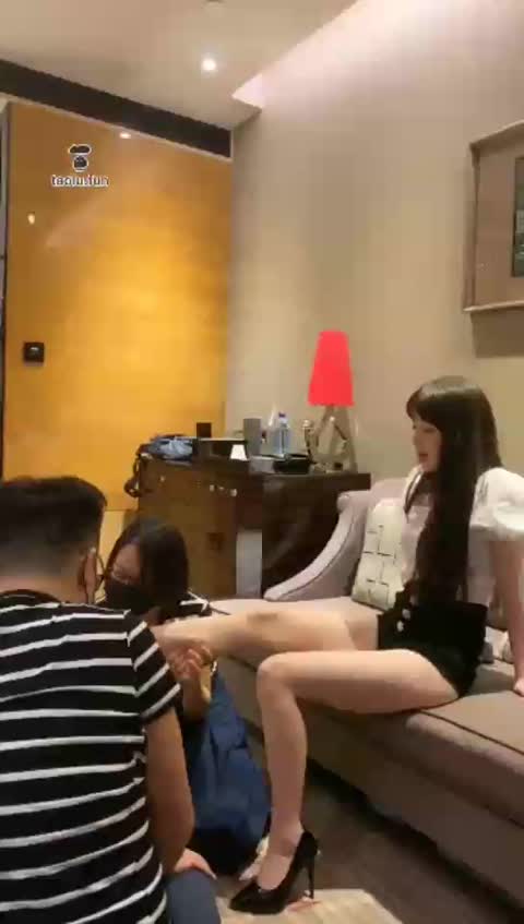 囚夫妻 剧情：扫楼扫到被抓包-女神之家