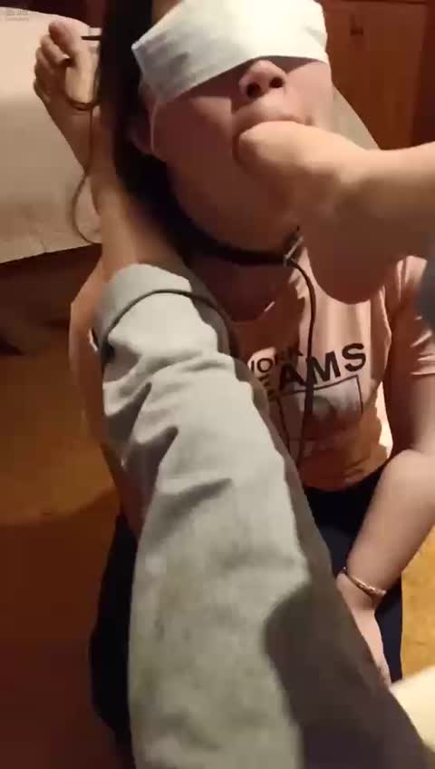 哈宝  女奴伺候的舒服-女神之家
