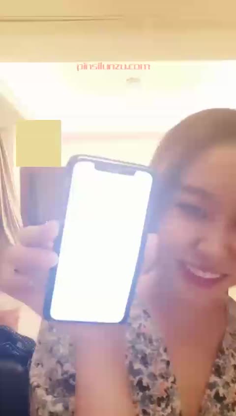 夏芙 羞辱贱狗让她跪地求饶-女神之家