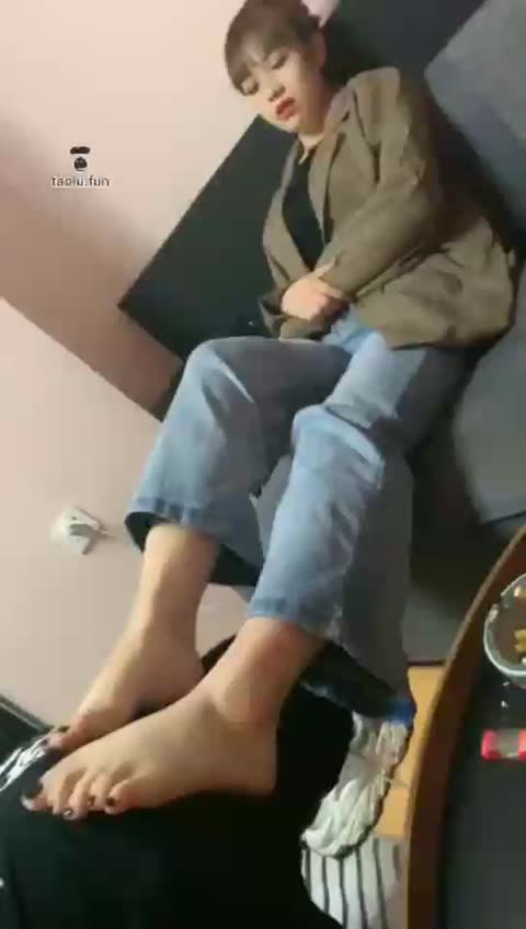 甜心 粗口场口水脚耳光踩脸-女神之家