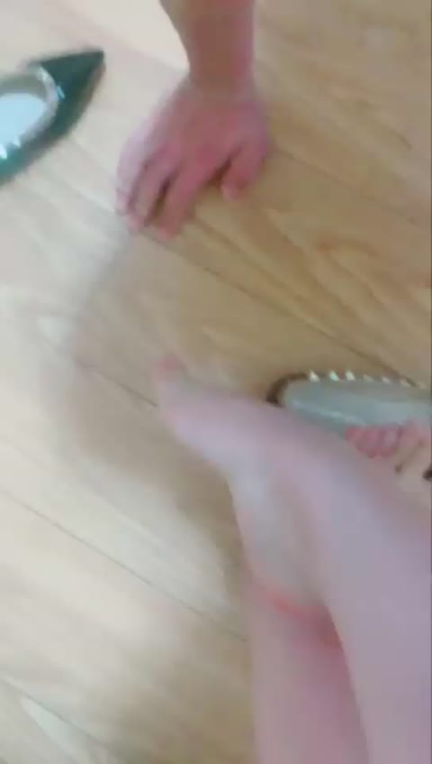 冷玥呀 舔鞋底 舔脚 虐乳-女神之家