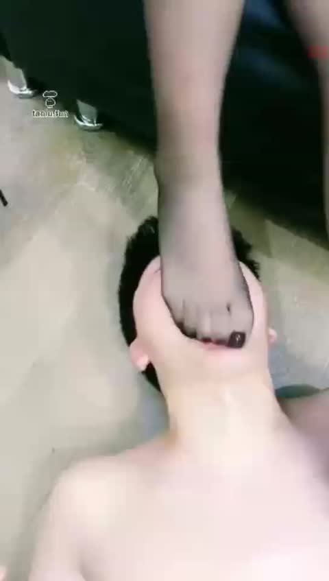本欲 OL办公室口水深喉虐乳-女神之家