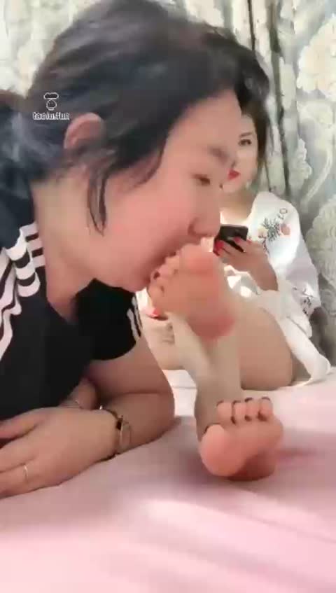歌迪丝 母狗三婶给我清理屁眼儿-女神之家