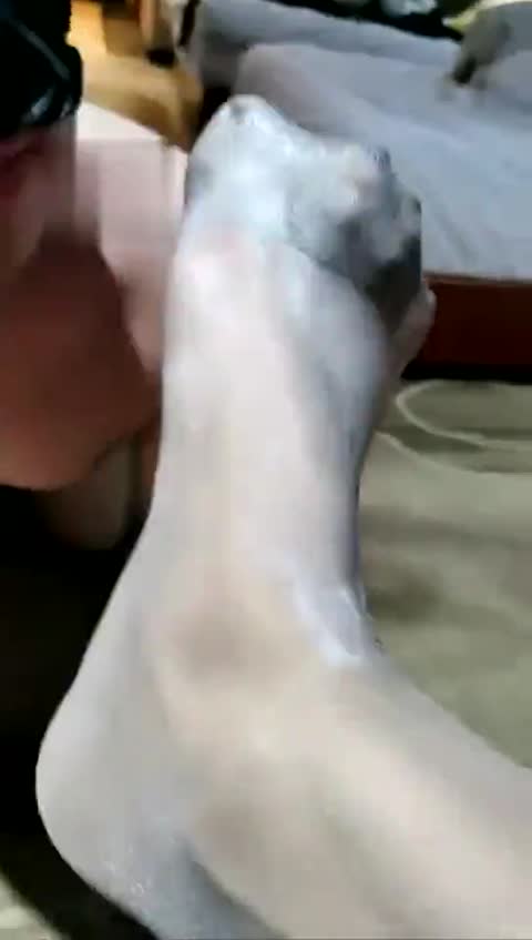 琛儿女主 强迫重度深喉酸奶加口水混合物脚喂食-女神之家