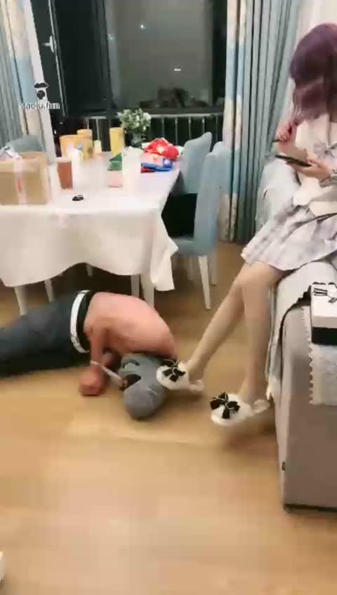 维妮 暴虐偷我鞋的猥琐男变态-女神之家