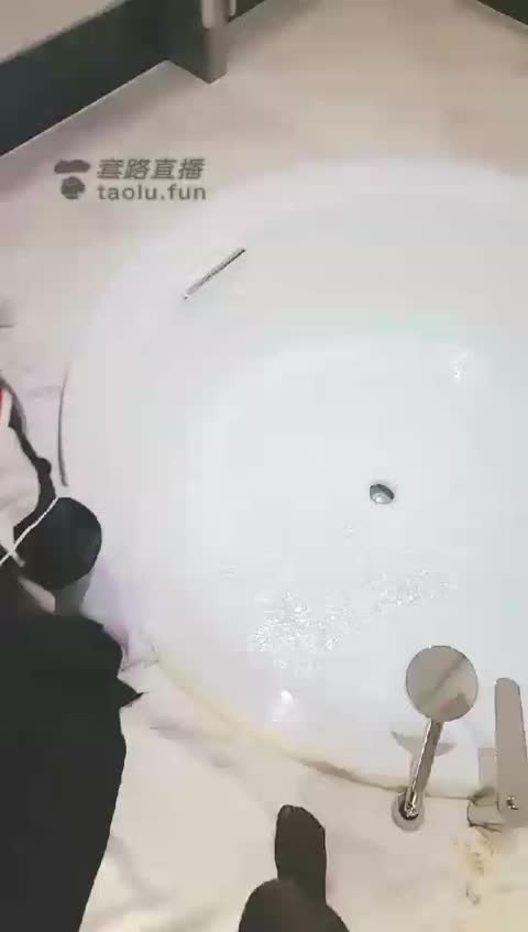 维妮 剧情调教女奴圣水淋浴-女神之家