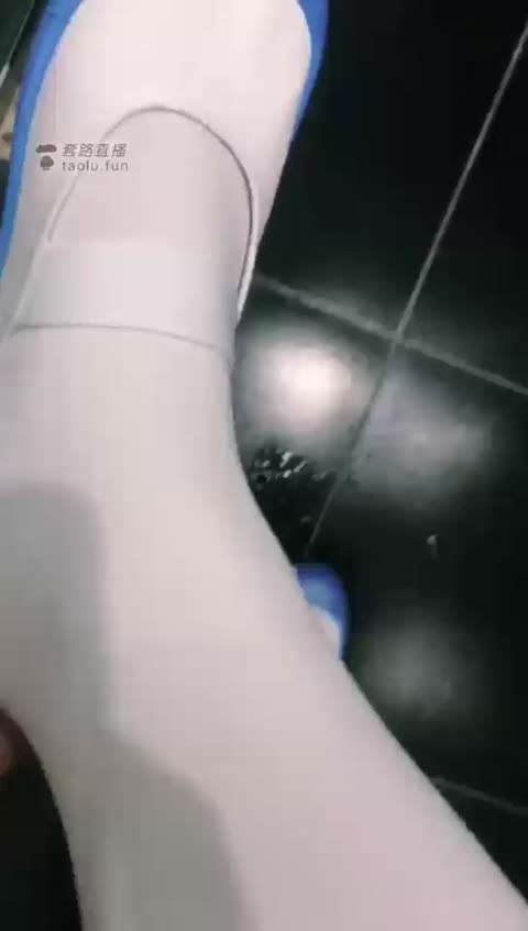 萌女王 第一视角白丝室内鞋 运动完丝袜都变透了-女神之家