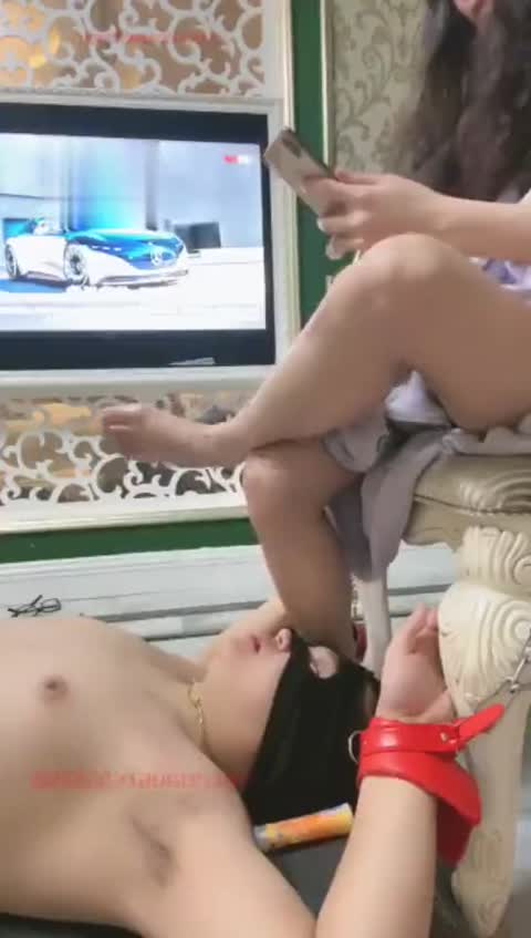 蜜桃儿 深喉 脚插胖狗喉咙-女神之家