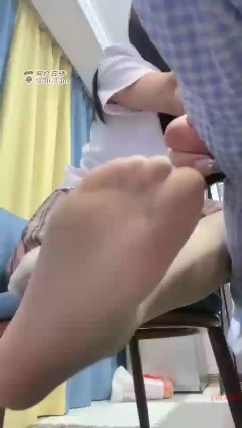阿月 第一视角脏袜底鞋底辱骂-女神之家