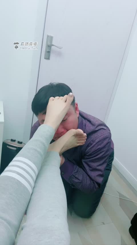 上海悠悠 裸足 棉袜 脚耳光 钻胯-女神之家