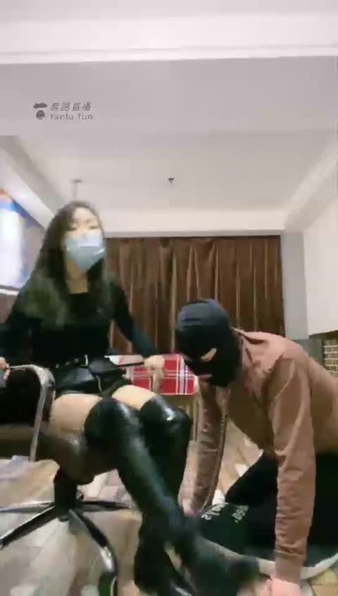 乔安 靴子里的原味真香 先把靴子舔干净-女神之家