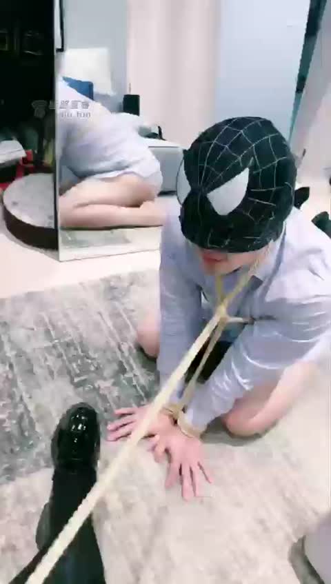 久玄 变态找学姐买棉袜被调教 足底踩死-女神之家