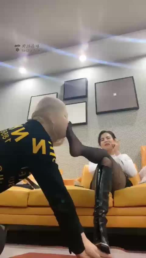 亚兮 智障儿 插嘴暴力鞭打 黑丝长靴-女神之家