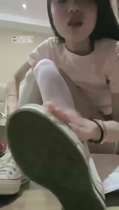 九玥 第一视角帆布鞋白丝恋足羞辱-女神之家