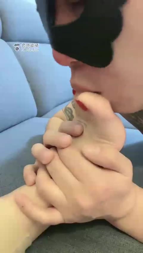 卡沫 踩踏 舌尖上的恋足-女神之家