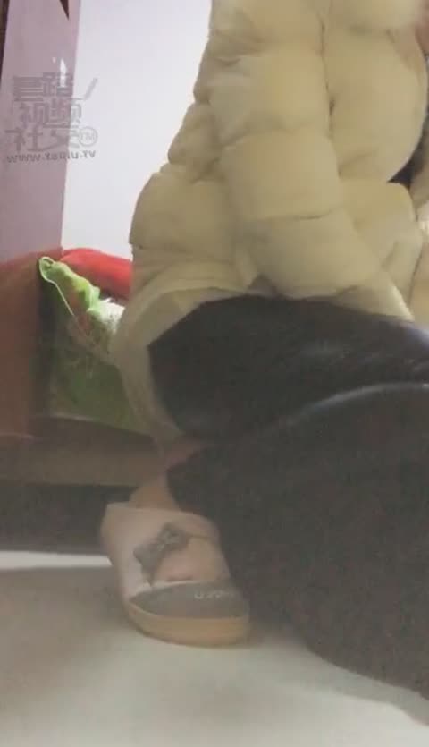 圣蒂祖宗 同好共享 农家乐里坐脸 窒息 足深喉 脚耳光 钻跨-女神之家