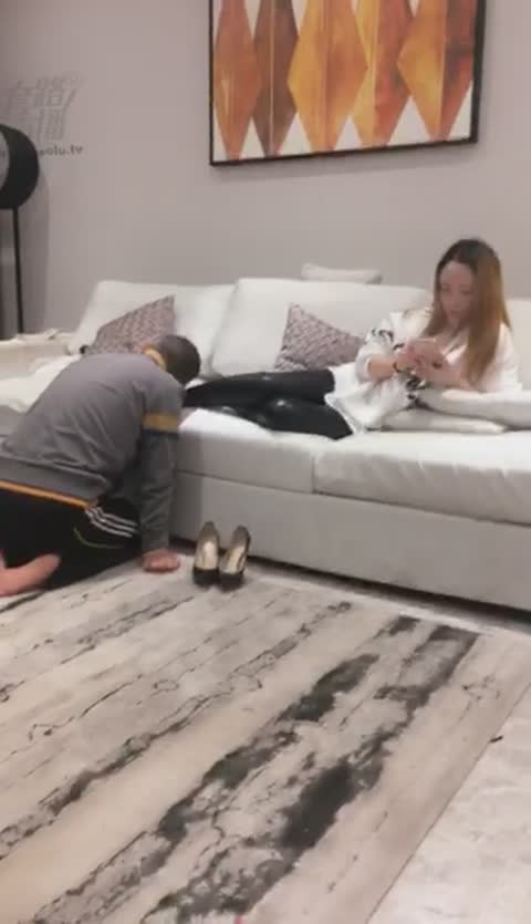 圣蒂祖宗 同好共享 羞辱送外卖的小哥-女神之家