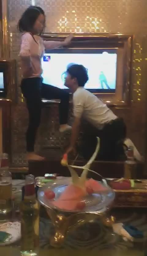 圣蒂祖宗 同好共享 带闺蜜ktv 调教羞辱私奴-女神之家