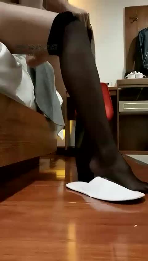 夏馨 深夜玩狗 白袜 丝袜 钻胯 咀嚼物 耳光-女神之家