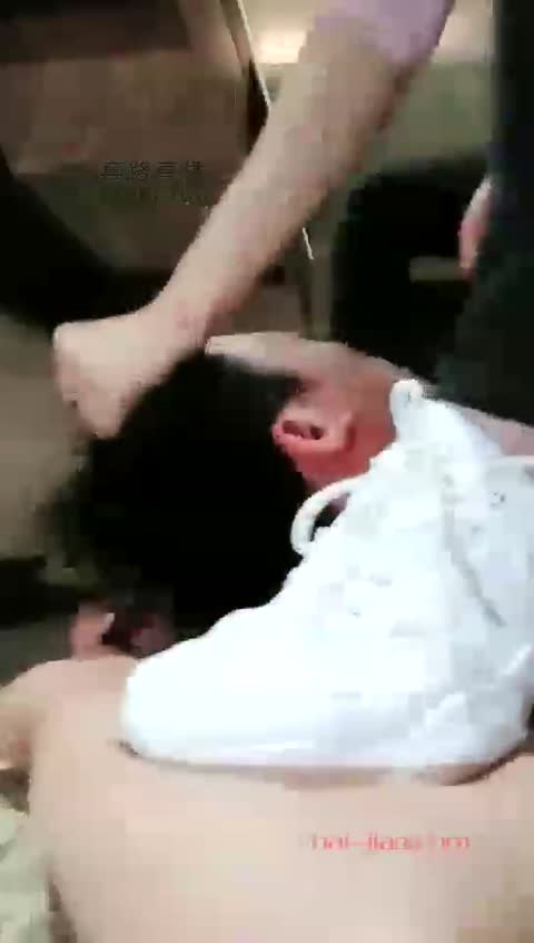 多多 脚耳光 揪耳朵专场 小白鞋踩脸-女神之家