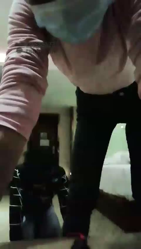多多 狗狗偷吻屁股 欠抽了-女神之家