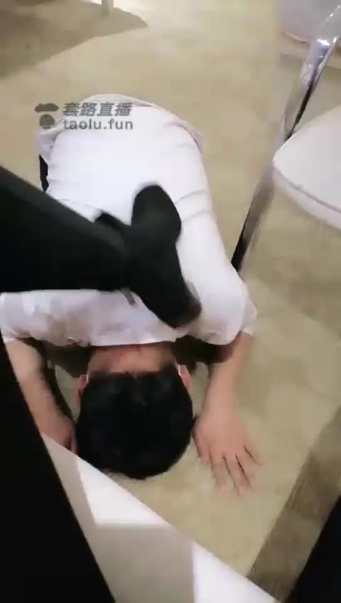 多多 狗奴伺候 踩脖子 骑马-女神之家