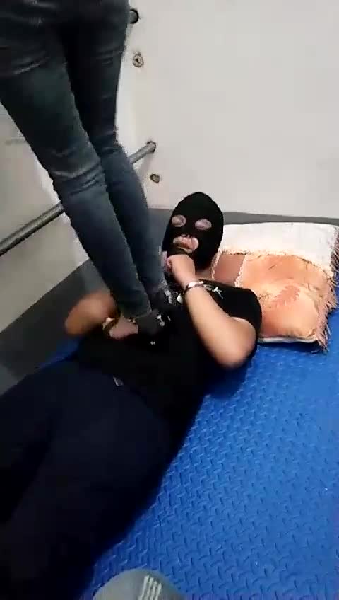 夫妻娜主 踩踏新收的奴-女神之家