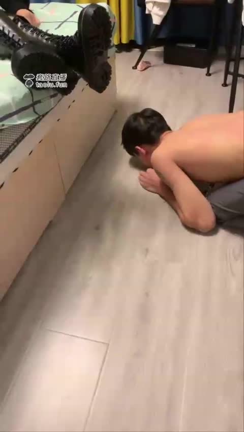 婉梦 夫妻主玩狗 踹出血-女神之家
