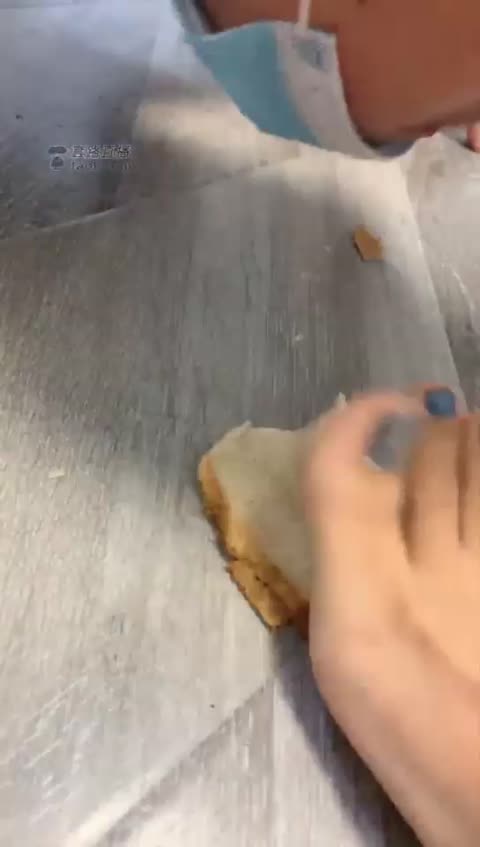琳琳 02年小贱狗 吃面包鞋垫-女神之家