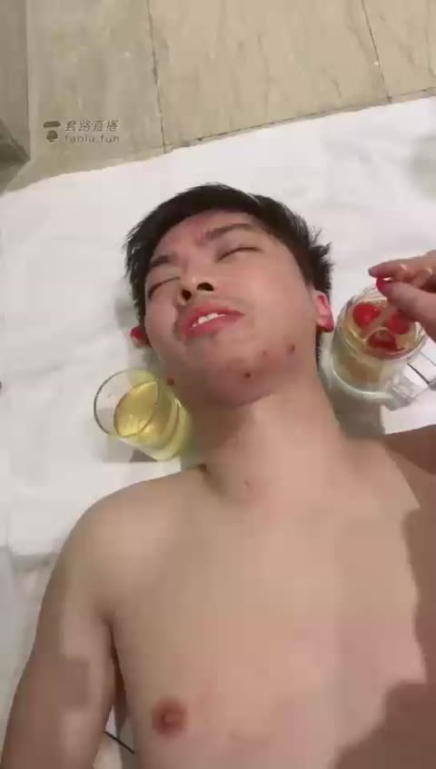 猫熙 强制开发重口 第一次喝圣水喝到呕吐-女神之家